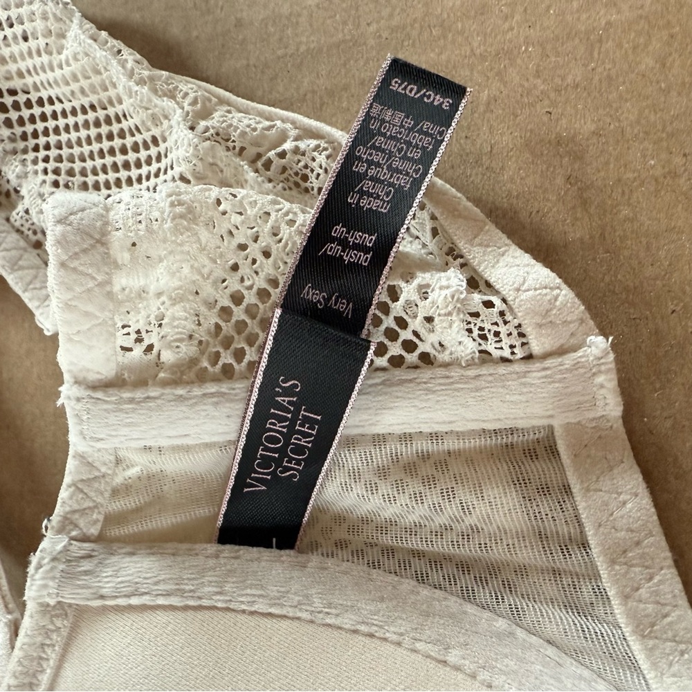 Victoria Secret Very Sexy Push Up Elegant Lace Halter Bra in Tan Size 34C - Picture 4 of 6
